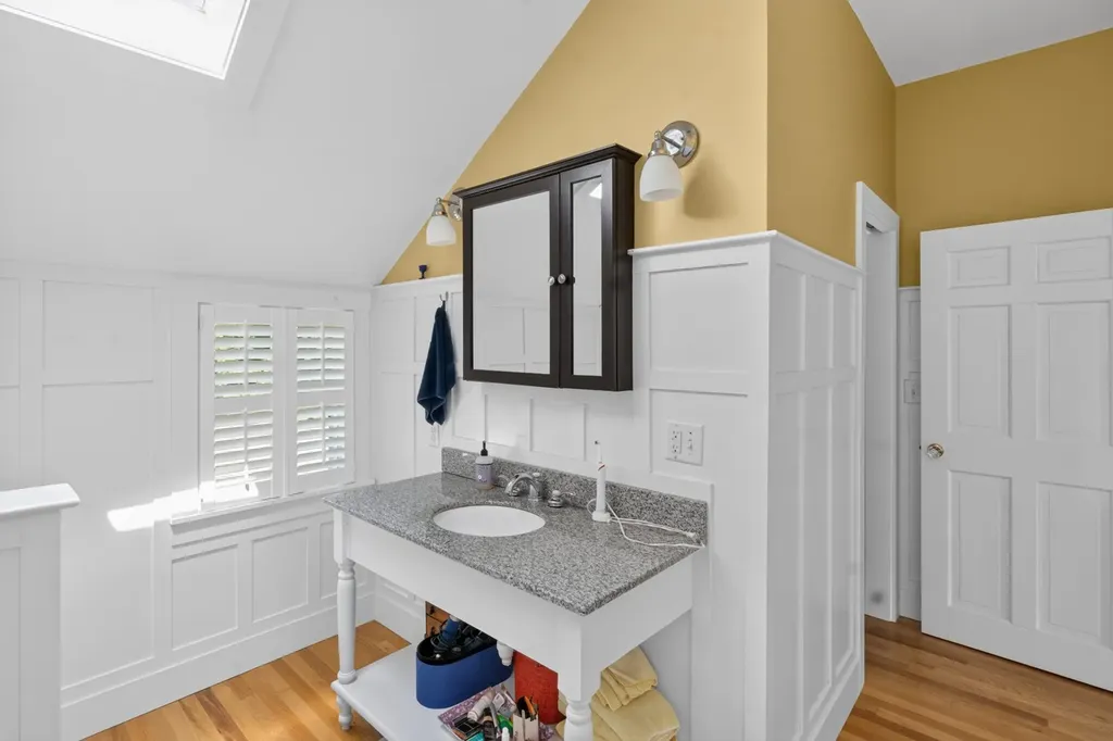 51 Davis Street Vineyard Haven MA 02568