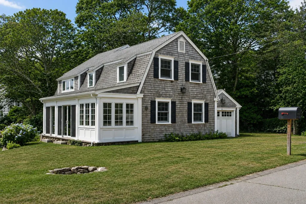 51 Davis Street Vineyard Haven MA 02568