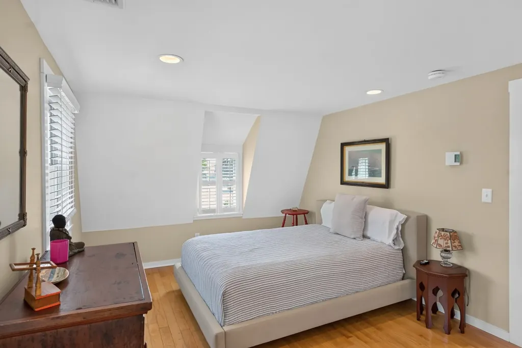 51 Davis Street Vineyard Haven MA 02568