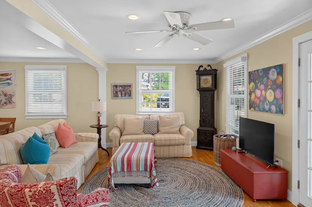 51 Davis Street Vineyard Haven MA 02568