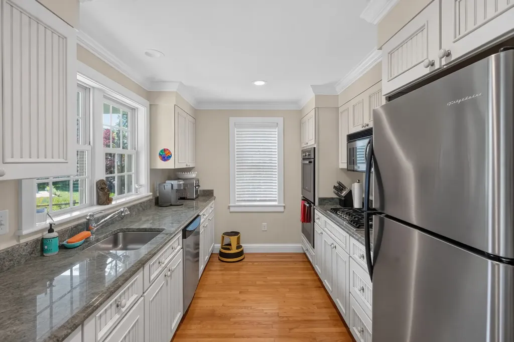51 Davis Street Vineyard Haven MA 02568