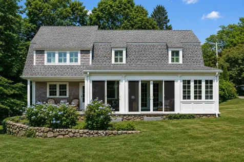 51 Davis Street Vineyard Haven MA 02568