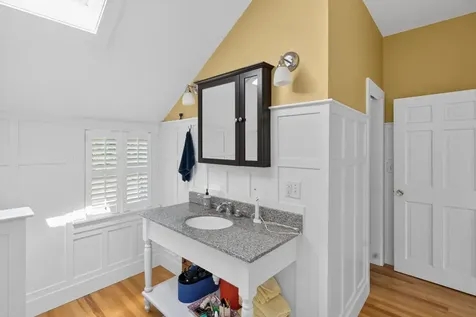 51 Davis Street Vineyard Haven MA 02568