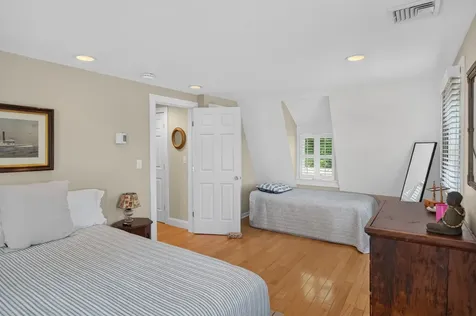 51 Davis Street Vineyard Haven MA 02568