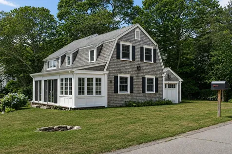 51 Davis Street Vineyard Haven MA 02568