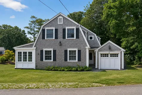 51 Davis Street Vineyard Haven MA 02568