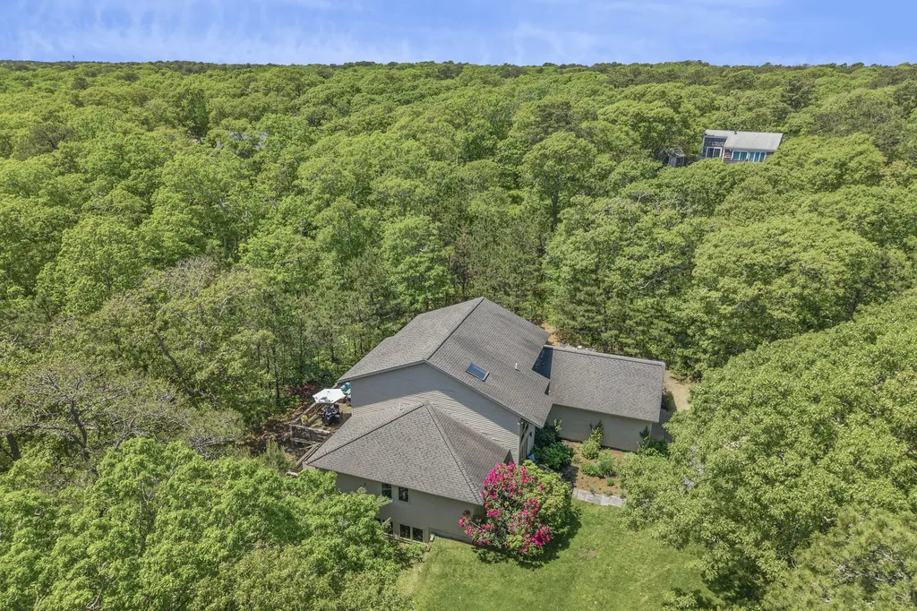 18 Puritan Drive Oak Bluffs MA 02557