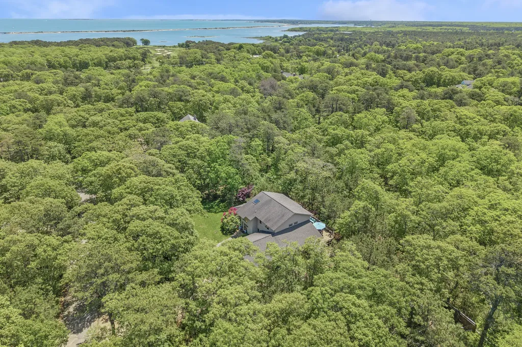 18 Puritan Drive Oak Bluffs MA 02557