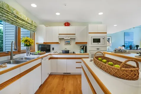 18 Puritan Drive Oak Bluffs MA 02557