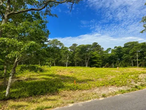 27 Double Ox Road Oak Bluffs MA 02557