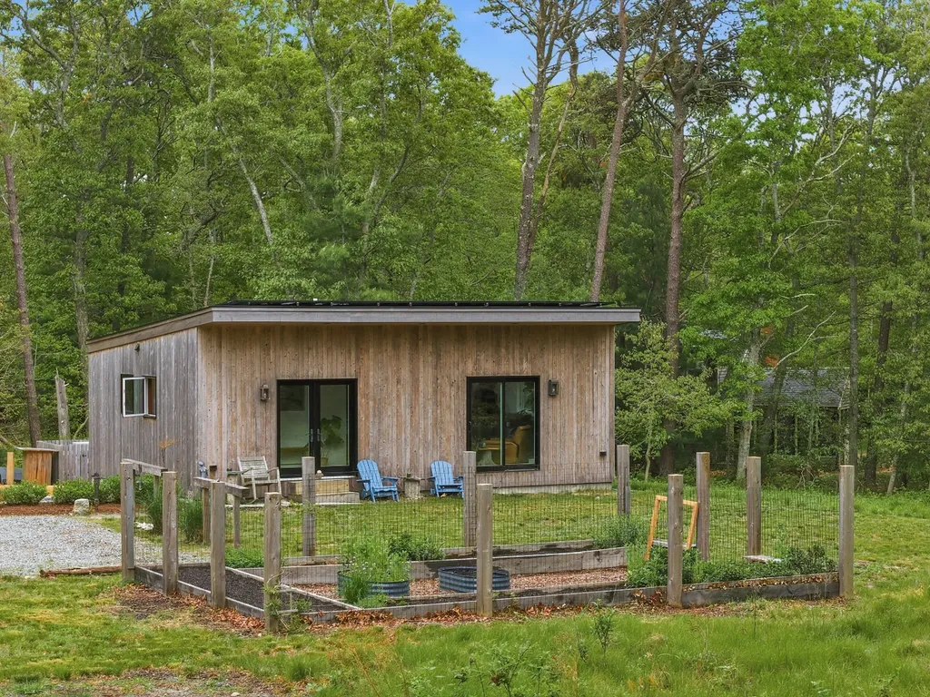 61 Wood Chips Circle Vineyard Haven MA 02575