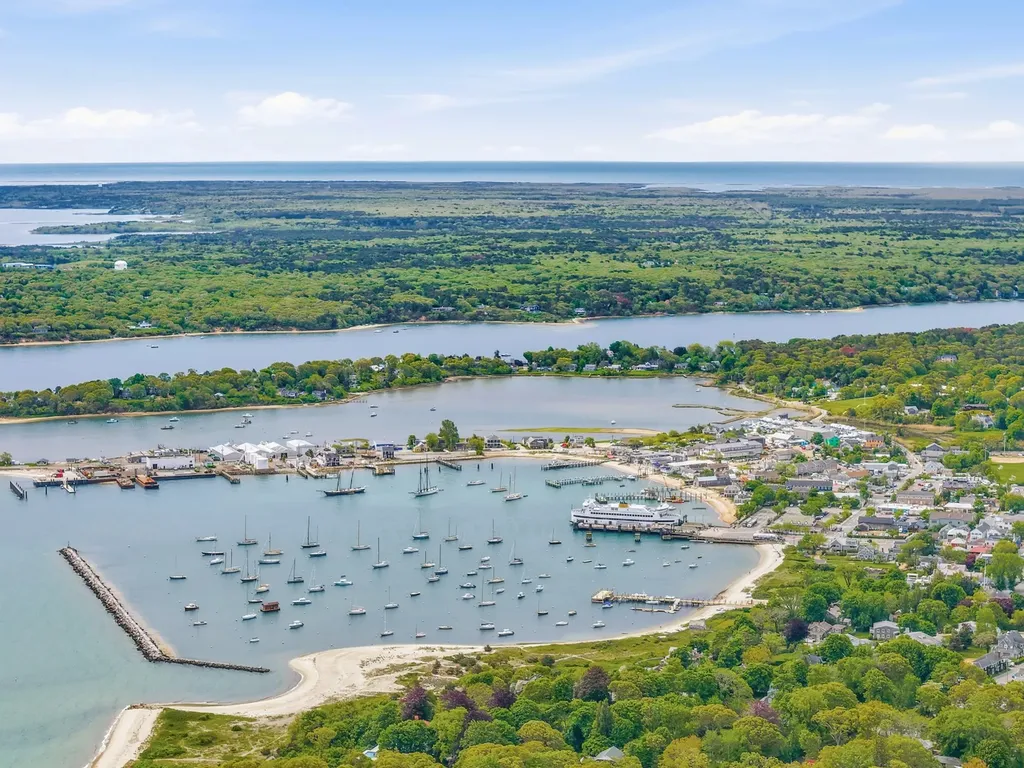 61 Wood Chips Circle Vineyard Haven MA 02575