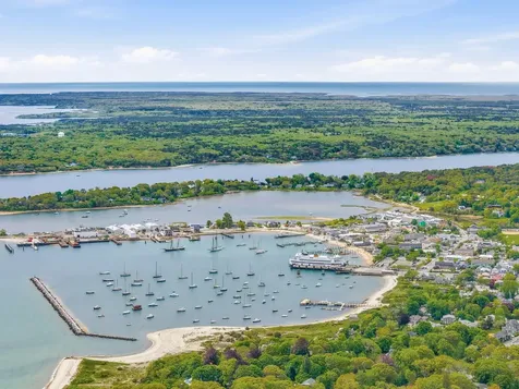 61 Wood Chips Circle Vineyard Haven MA 02575