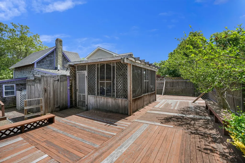 15 Second Avenue Oak Bluffs MA 02557