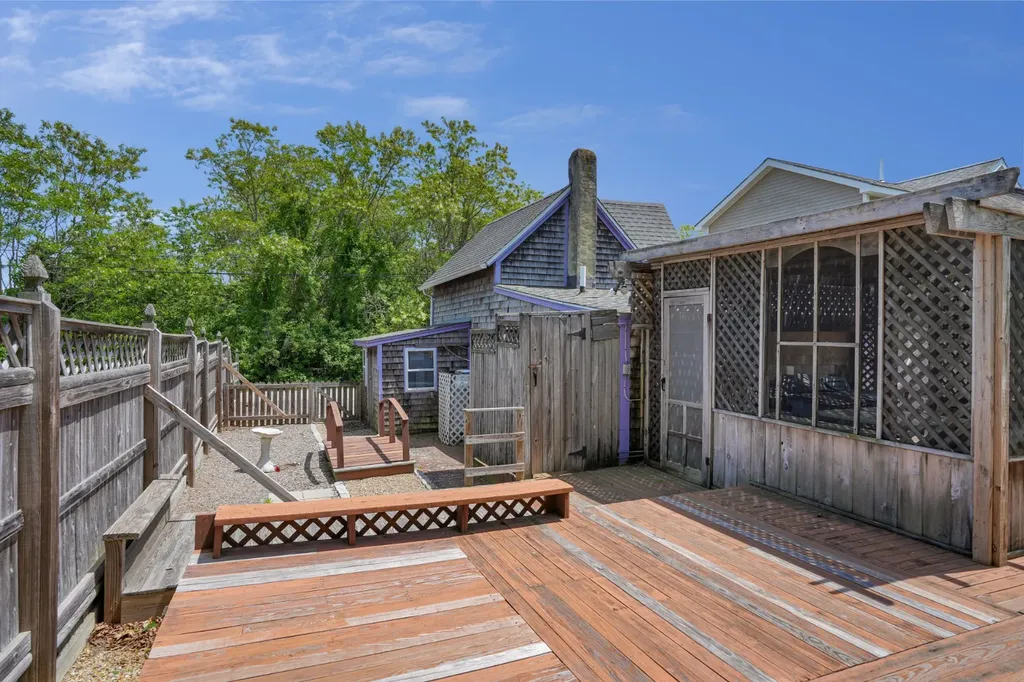 15 Second Avenue Oak Bluffs MA 02557