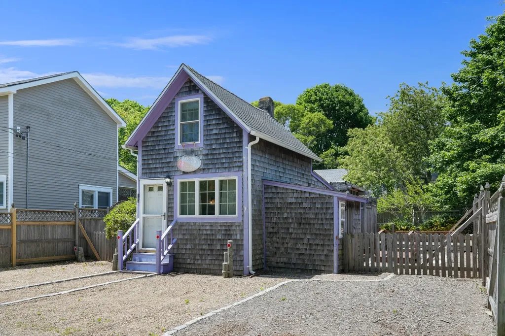 15 Second Avenue Oak Bluffs MA 02557