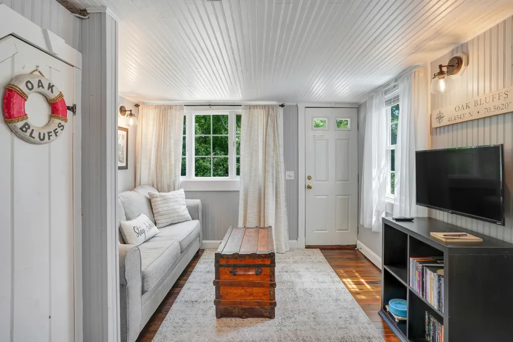 15 Second Avenue Oak Bluffs MA 02557