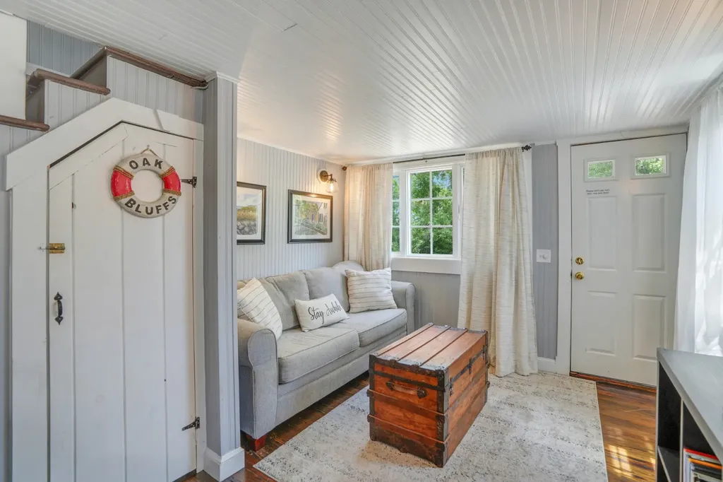 15 Second Avenue Oak Bluffs MA 02557