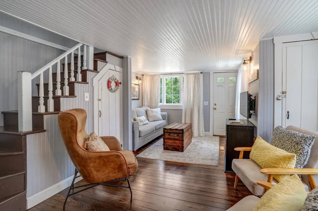 15 Second Avenue Oak Bluffs MA 02557