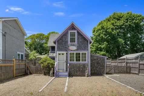 15 Second Avenue Oak Bluffs MA 02557