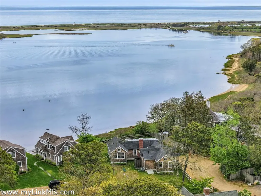 10 Fowler Avenue Edgartown MA 02539