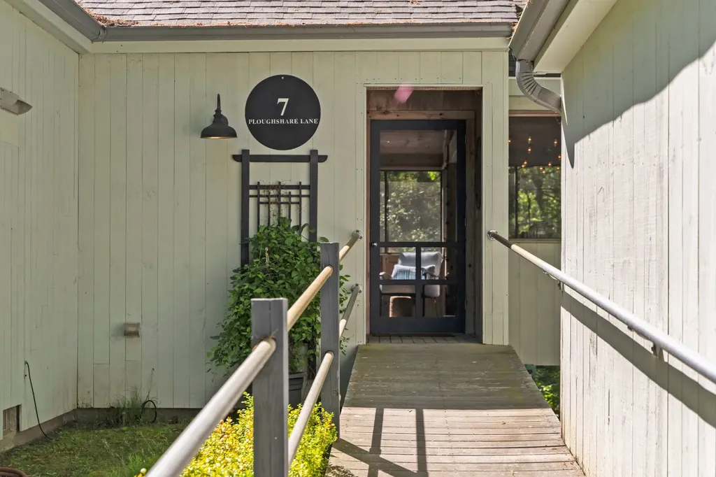 7 Ploughshare Lane Oak Bluffs MA 02557