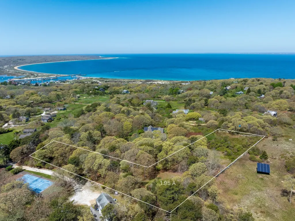 15 Menemsha Inn Road Chilmark MA 02535