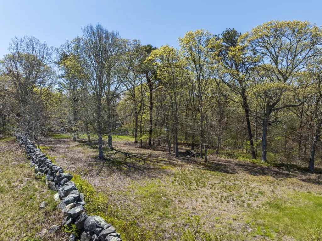 15 Menemsha Inn Road Chilmark MA 02535