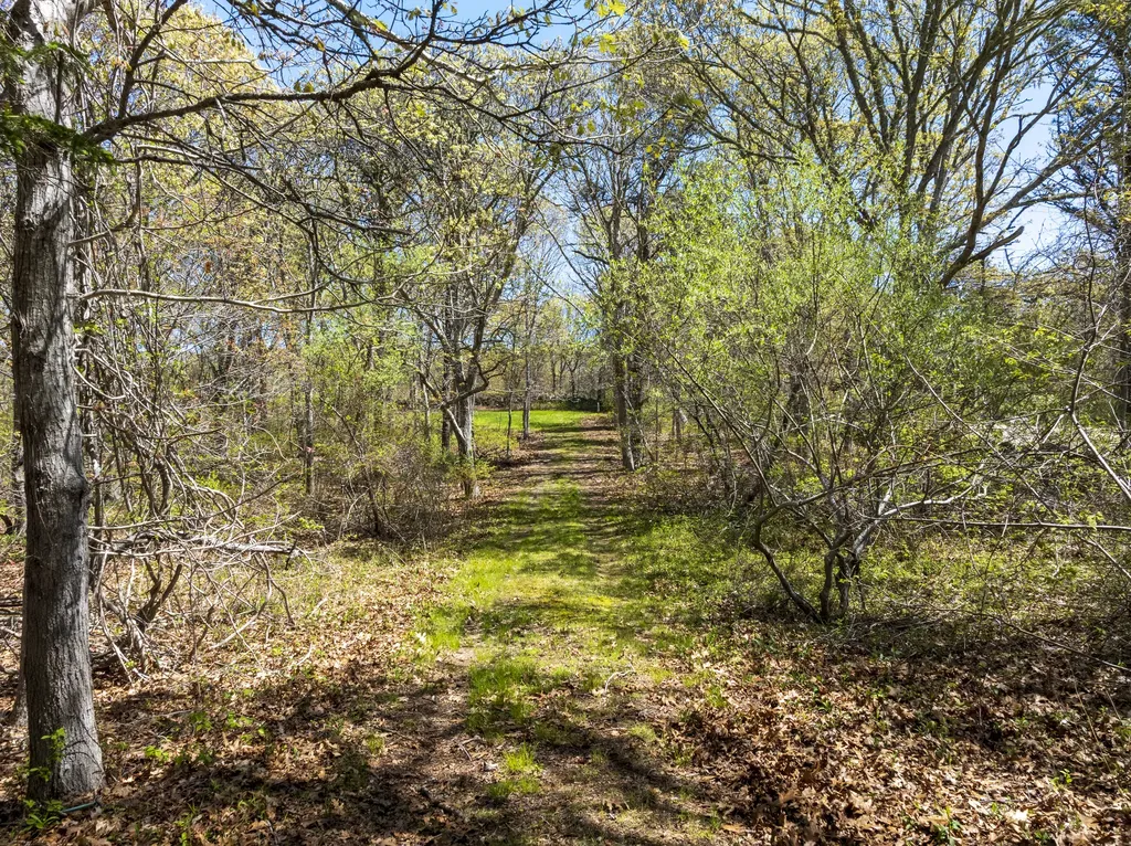 15 Menemsha Inn Road Chilmark MA 02535