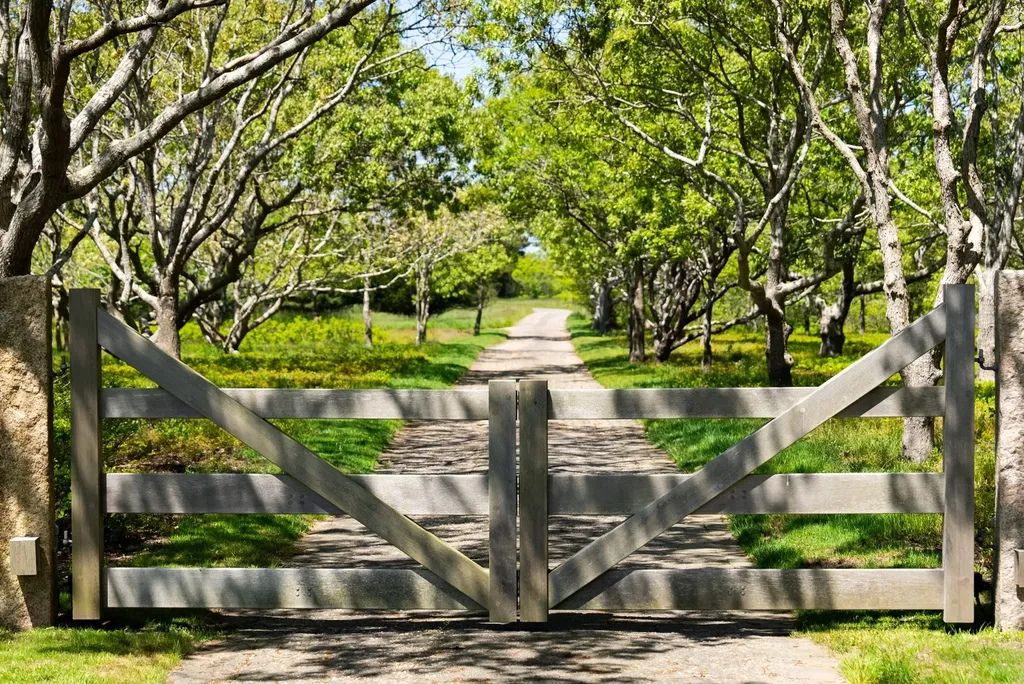 61 Butlers Cove Edgartown MA 02539