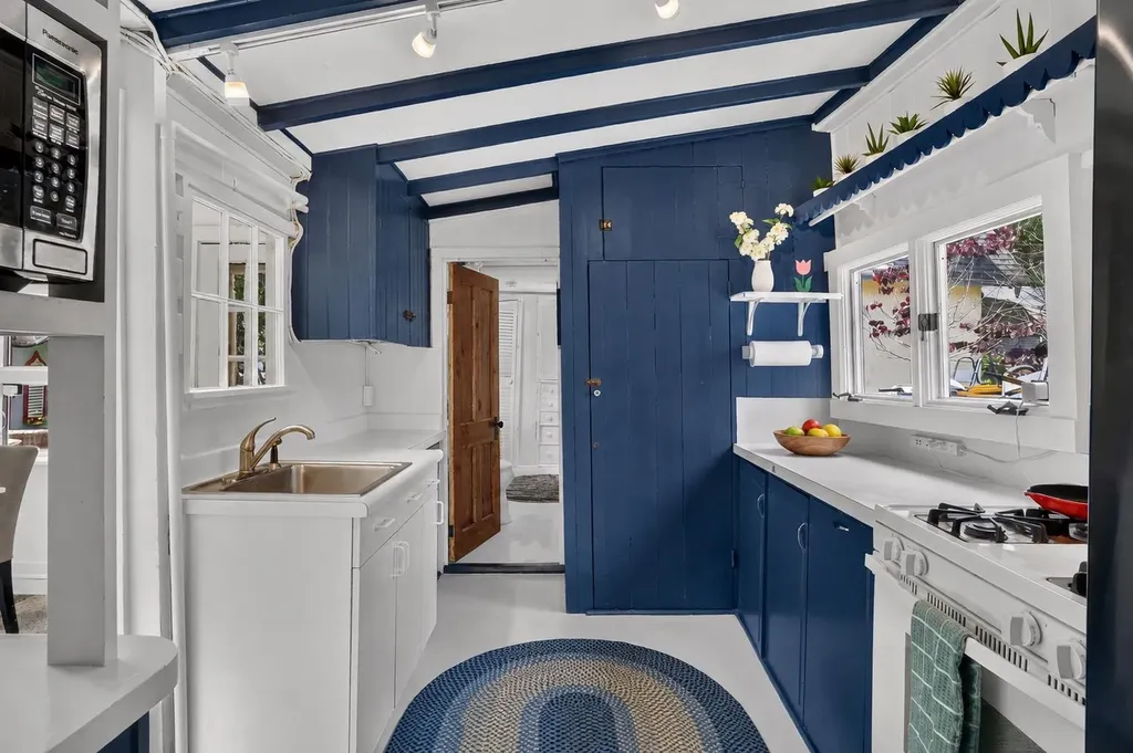 21 Butler Avenue Oak Bluffs MA 02557