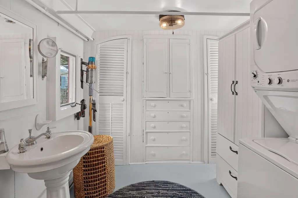21 Butler Avenue Oak Bluffs MA 02557