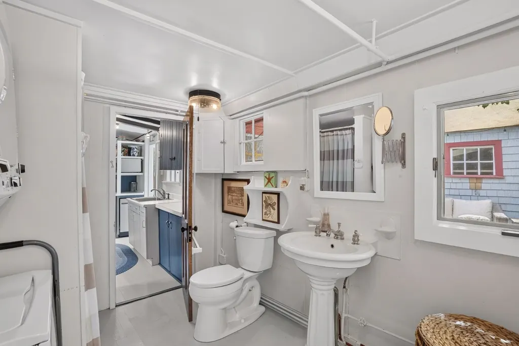 21 Butler Avenue Oak Bluffs MA 02557
