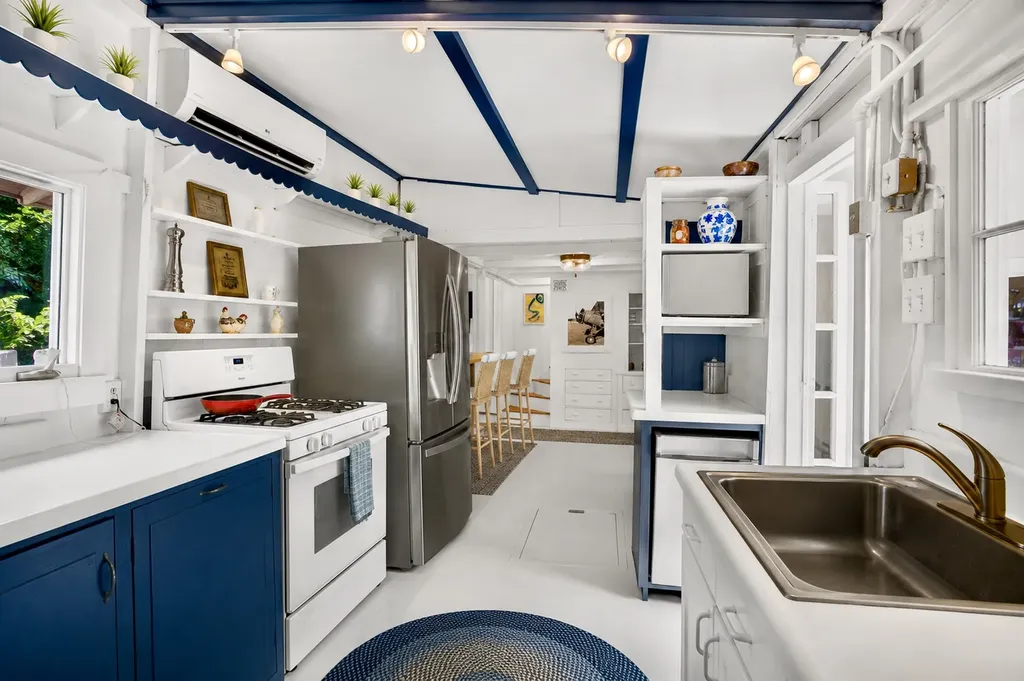 21 Butler Avenue Oak Bluffs MA 02557