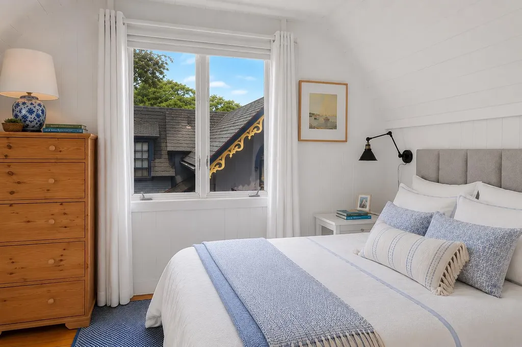 21 Butler Avenue Oak Bluffs MA 02557