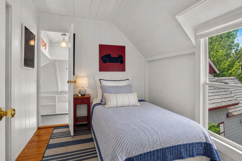 21 Butler Avenue Oak Bluffs MA 02557