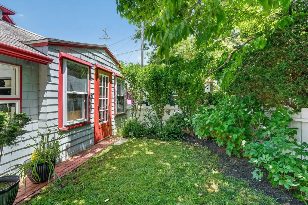 21 Butler Avenue Oak Bluffs MA 02557