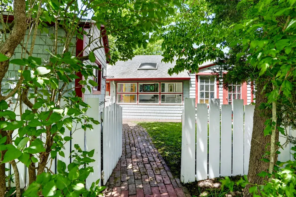 21 Butler Avenue Oak Bluffs MA 02557