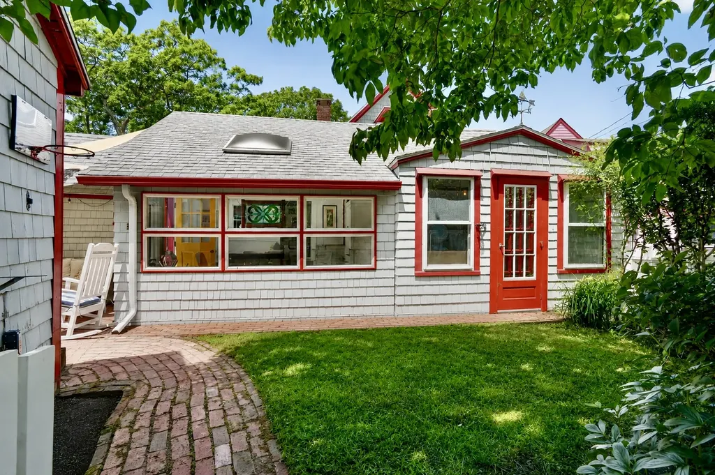 21 Butler Avenue Oak Bluffs MA 02557