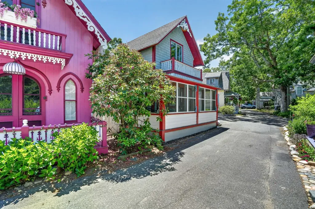 21 Butler Avenue Oak Bluffs MA 02557