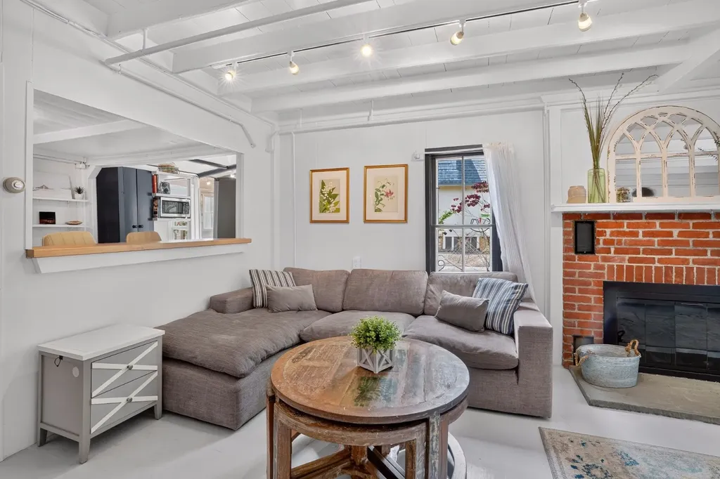21 Butler Avenue Oak Bluffs MA 02557
