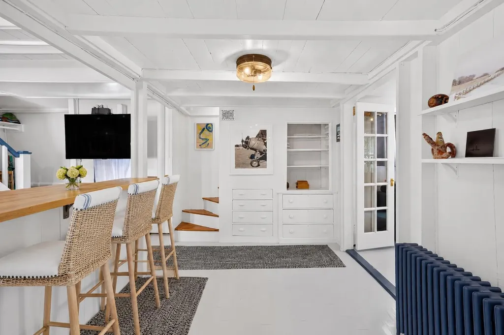 21 Butler Avenue Oak Bluffs MA 02557