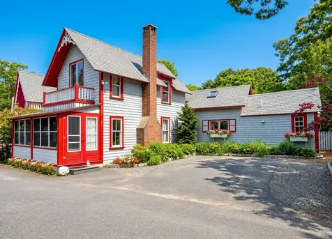21 Butler Avenue Oak Bluffs MA 02557