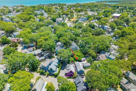 21 Butler Avenue Oak Bluffs MA 02557
