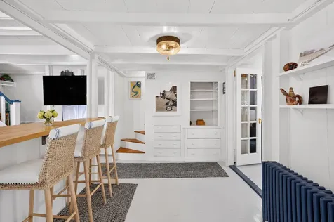 21 Butler Avenue Oak Bluffs MA 02557
