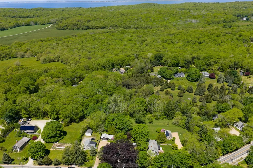 23 Onkokemmy Road West Tisbury MA 02575