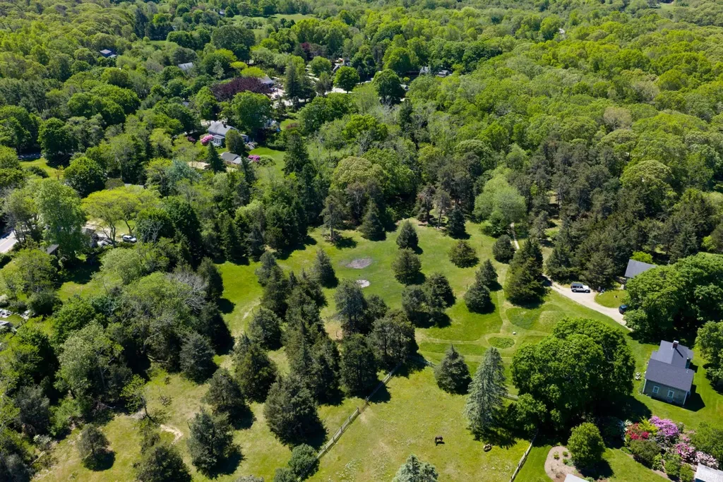 23 Onkokemmy Road West Tisbury MA 02575