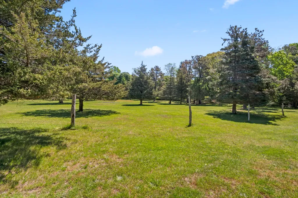 23 Onkokemmy Road West Tisbury MA 02575