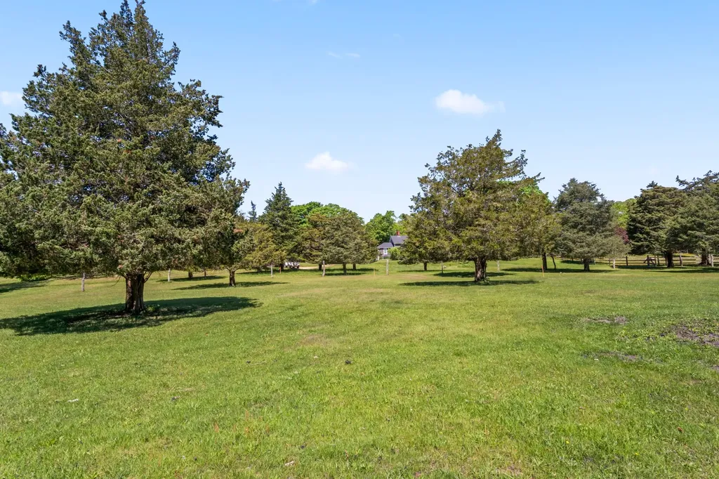 23 Onkokemmy Road West Tisbury MA 02575