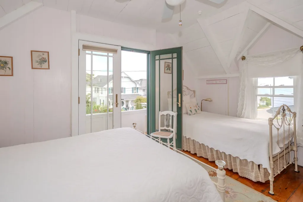12 Samoset Avenue Oak Bluffs MA 02557